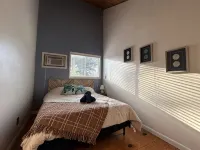 Pet Friendly! Unique open concept home in quiet neighborhood with EV charging. - 3つ星