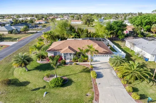 Fenced, private, family friendly villa with exotic poolside views near airport. - Wifi