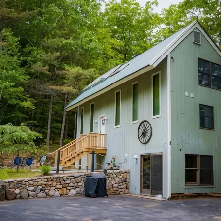 3 bedrooms, close to skiing and lakes.