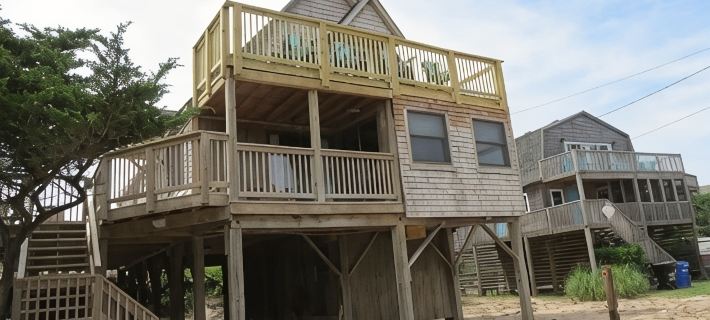 Cheerful, Semi Oceanfront, pet friendly, w/pool Hotels in Kinnakeet