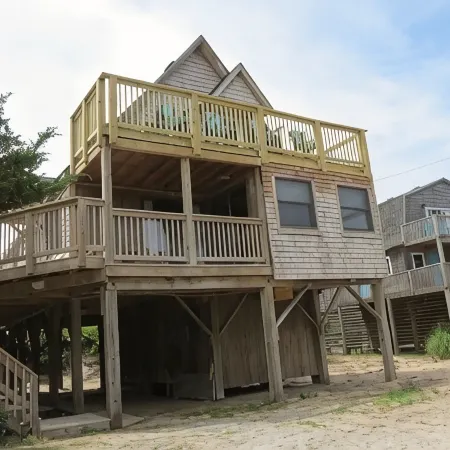 Cheerful, Semi Oceanfront, pet friendly, w/pool