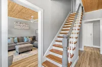 Easiest Location! Rent a Boat, Attend a Wedding! 2600sqft on Main St Meredith