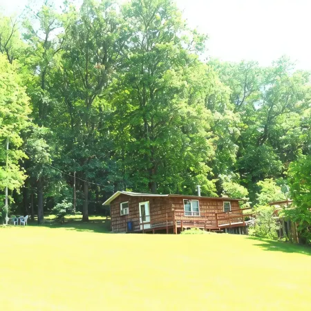 Ohio Cabin near Amish Country Pro Football HOF Hiking trails Near lake Fire Pit.