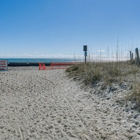Peaceful Getaway Close to Loop, Beach, Dining