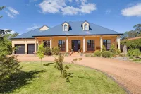 Stately Bowral Designer Home - บังกะโล