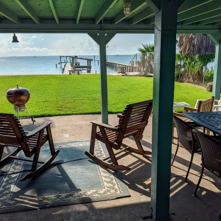 Quiet Family Kept Waterfront Bayhouse With Great Fishing Pier