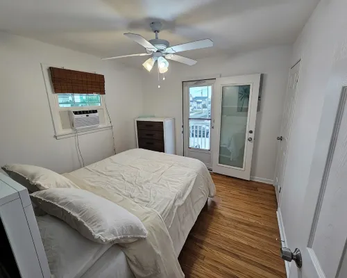 One block from the beach!  Cozy beach condo near restaurants and shopping. Hotels in Brigantine