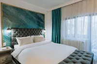 Suru Hotel & Restaurant - balcony