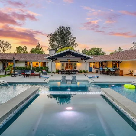 Private gated home, pool/hot tub, bbq, beach, families, summer vacation.