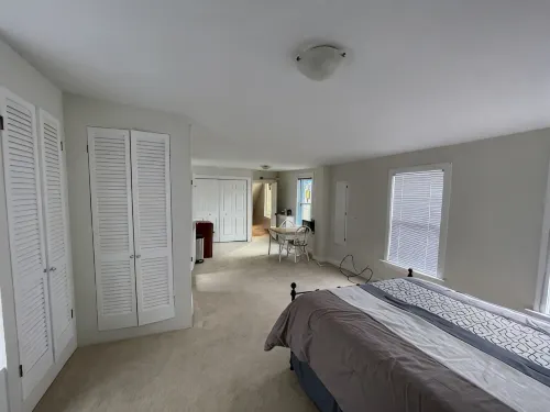 Spacious 2 Bedroom Apartment-Just Steps to Thames St & Waterfront! - Condos