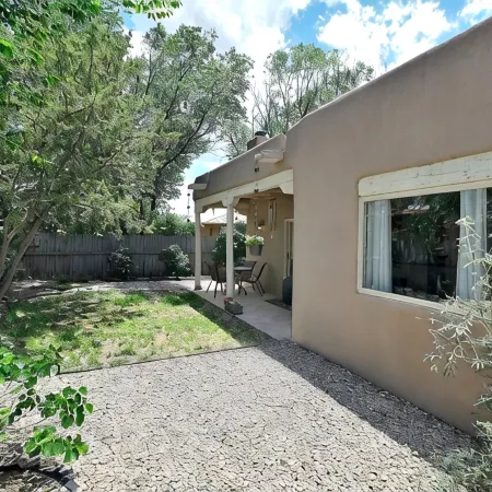 Casa de La Luz - 2 Br/2 BA Charming Santa Fe Home-1.6 Mile to Plaza-Pet Friendly