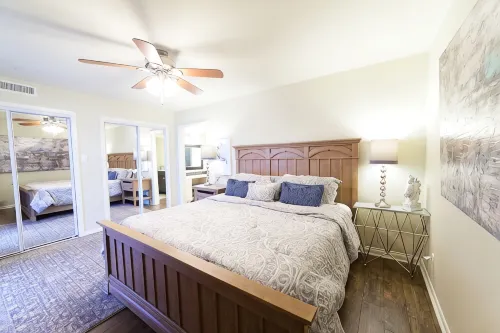 "The Veranda" Lake Hamilton Retreat for 6: Great sunsets and fireworks views! - Wifi