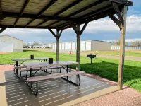Hawarden Harvest Inn - parking