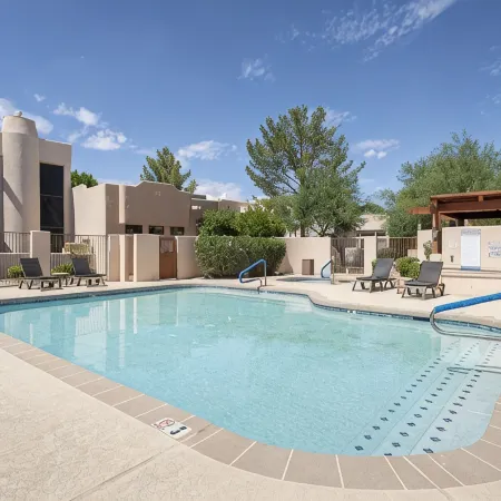 Modern Spacious 2 Master Bedroom Cal King with Loft & Pool Sleeps 6