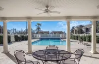 2 BR/ 2BA Condo1 King /2 Full beds Sleeps 6 close to OWA & Foley Tourism Complex
