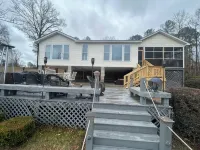 Lake Front Home on Lake Wateree with Easy Access to Dock and Kayaks - Wifi