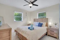 Crystal Sands Beach House in Irb! Great Location 2/1 - Apartments