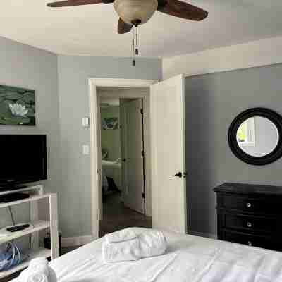 Warm, Inviting Beachhouse with Spa in Great Location of  Montauk!   RR-26-911 Rooms