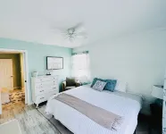 Newly Renovated 3BD/2BTH, 1 BLK to Beach