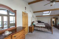 Just Us - Private Waterfront Home on Seneca Lake. Dog Friendly!
