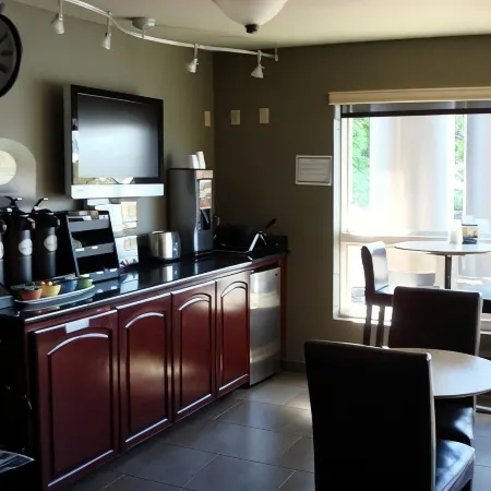 Clackamas Inn and Suites