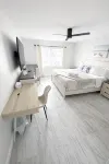 Paradise Palms Beach house with HEATED POOL🏖🌅🐬 - Wifi