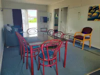 Vista Motor Lodge - Pools
