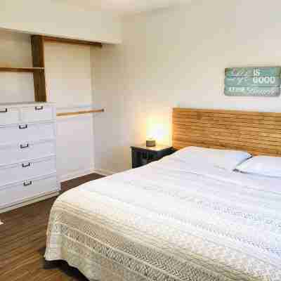 Stylish Beach Escape! Heated Pool, Bikes & Sunshine. Rooms