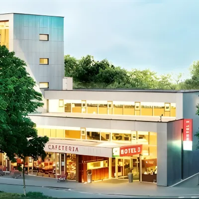 Kyriad Vienna Altmannsdorf Hotels near Schönbrunner Gardens