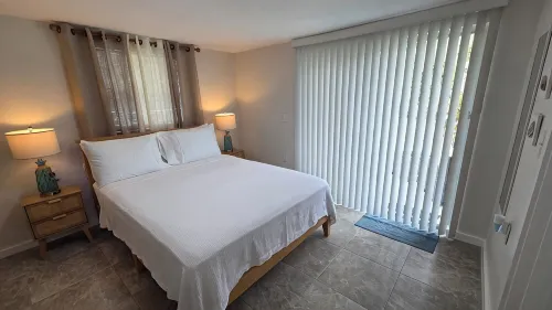 Peaceful accomodation. Walking distant to Port Richey waterfront restaurants. - Bungalows