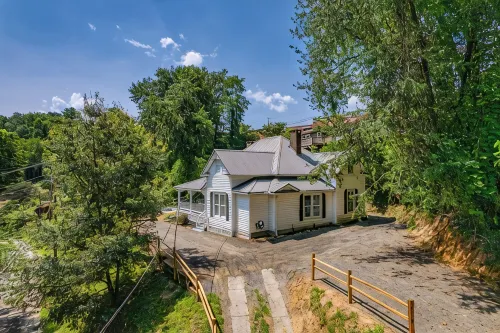 "STEPS TO BRYSON" - MTN VIEW, HOT TUB, FIREPIT, NEW REMODEL - WALK TO DOWNTOWN! - balcony