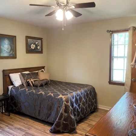Cozy Peacock House in quiet neighborhood in Jackson
