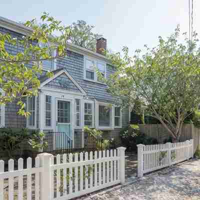 Downtown Chatham Gem – Walk to Beach, Shops, C.B.I, & Dining Family-Friendly! Hotel Exterior