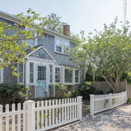 Downtown Chatham Gem – Walk to Beach, Shops, C.B.I, & Dining Family-Friendly!