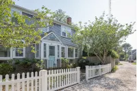 Downtown Chatham Gem – Walk to Beach, Shops, C.B.I, & Dining Family-Friendly!