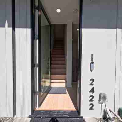 Charming brand new studio close to downtown with WiFi, AC. Others