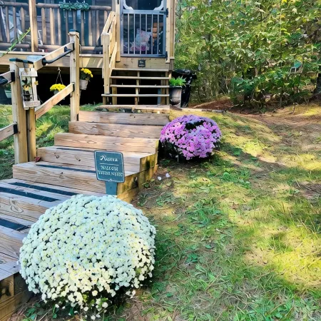Falcons Nest cabin with AC and WiFi in enchanting Calhoun TN