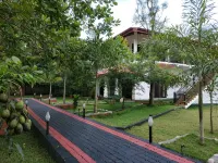 Sigiriya Cashew Palace Resort - parking