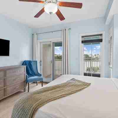 Carillon Beach Resort~ 5 min from 30A~Lakeside~Walk to Beach~Pools~Hot tubs Rooms