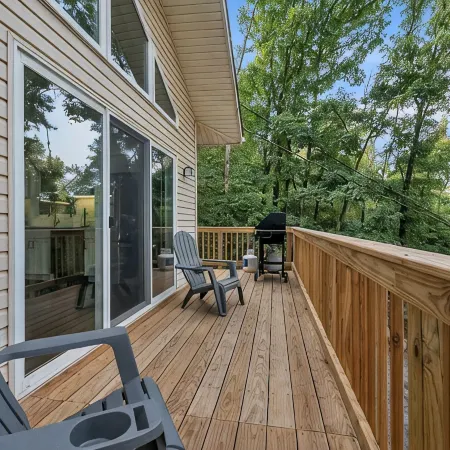 Mountain Chic Retreat-Harpers Ferry, the AT, Wine country w/ Lake Beach passes!