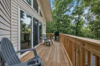 Mountain Chic Retreat-Harpers Ferry, the AT, Wine country w/ Lake Beach passes! - 4-Star
