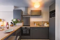 Cosy Apartment with Large Balcony and Private Parking - Wi-Fi