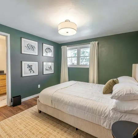 Spacious 4BR, 2BA Home Just Steps from Lambeau Field - Prime Location!