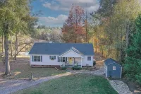 Peaceful Pet Friendly 3BR 2BA Cottage w/ dock! - Wifi
