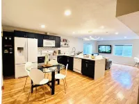 Spacious 2 KingBed 2 QueenBed Basement Apartment