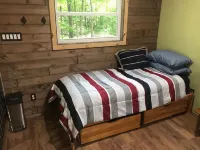 Secluded treehouse with indoor fireplace Hotels in Union County