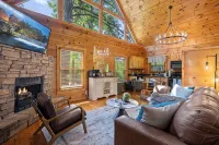 Romantic Retreat!!! Newly refreshed cabin with hot tub~New listing rates! - カップル