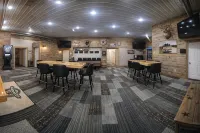 Huge Space! 4 Bedrooms Sleep up to 12.  6 Additional Bedrooms Available. - Wifi