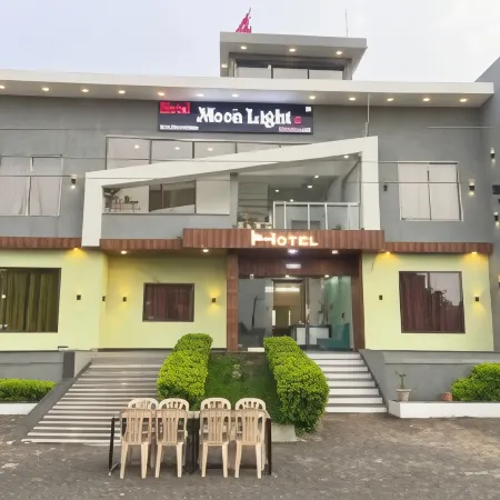 Hotel moonlight & restaurant