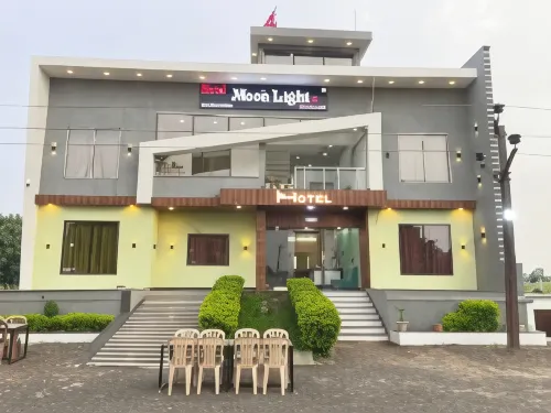 Hotel moonlight & restaurant